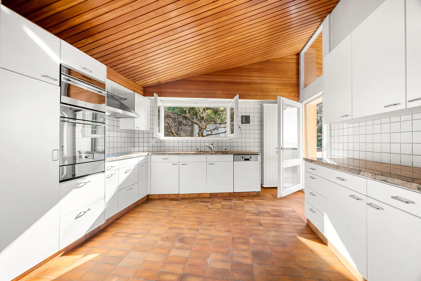 Einzigartige Villa mit Panoramablick auf den See - Foto 6 von 24