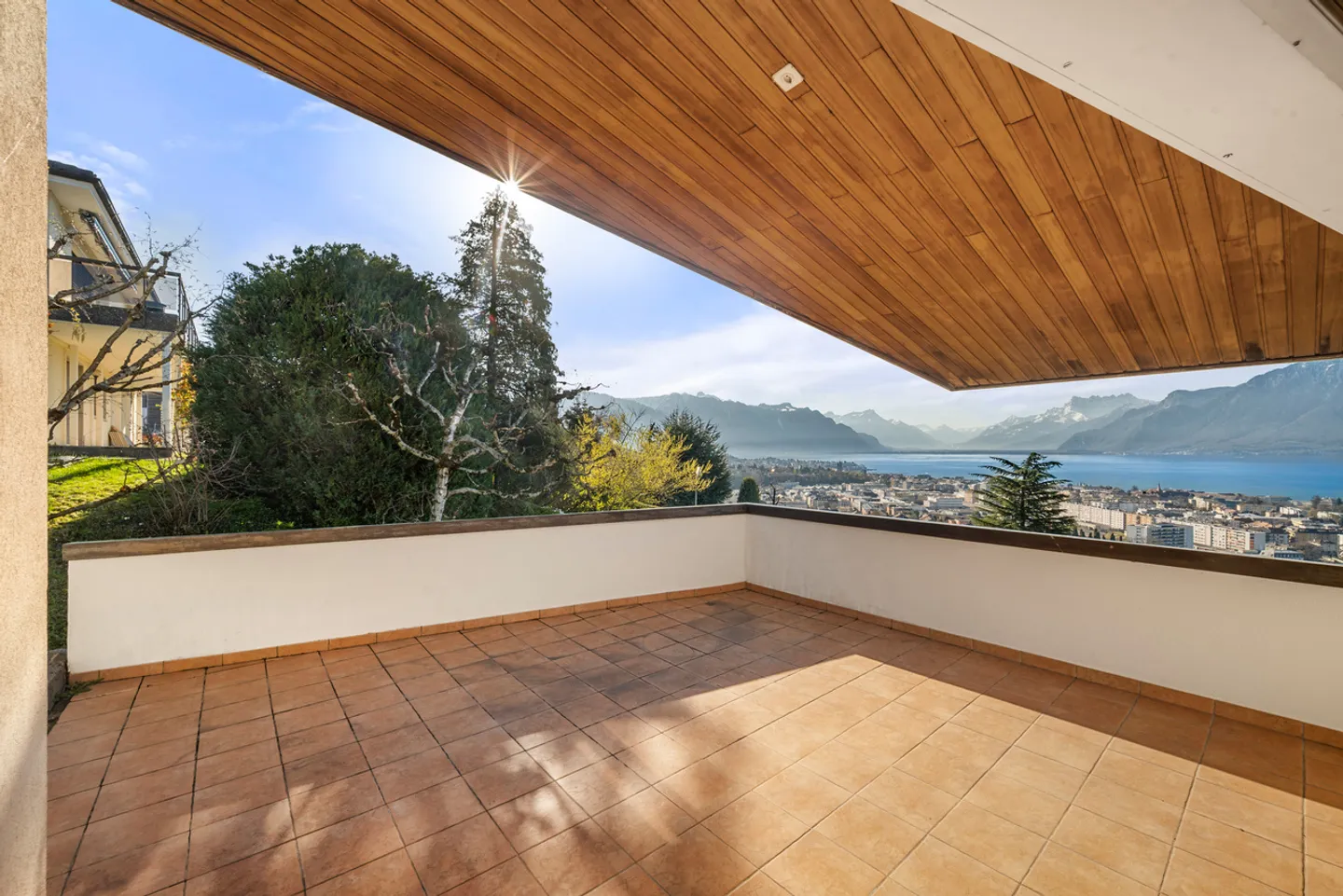 Einzigartige Villa mit Panoramablick auf den See - Foto 7 von 24