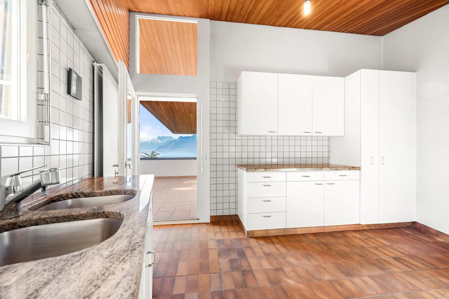 Einzigartige Villa mit Panoramablick auf den See - Foto 9 von 24