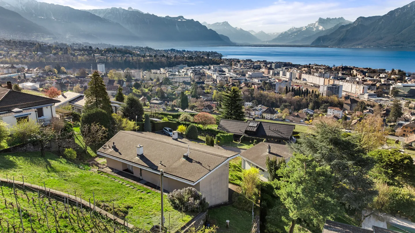 Einzigartige Villa mit Panoramablick auf den See - Foto 10 von 24