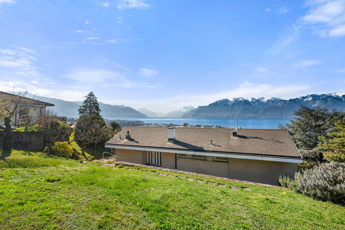 Einzigartige Villa mit Panoramablick auf den See - Foto 13 von 24