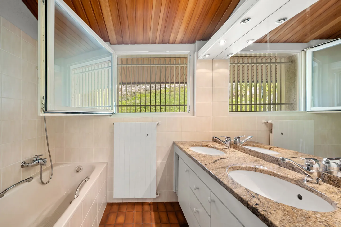 Einzigartige Villa mit Panoramablick auf den See - Foto 18 von 24