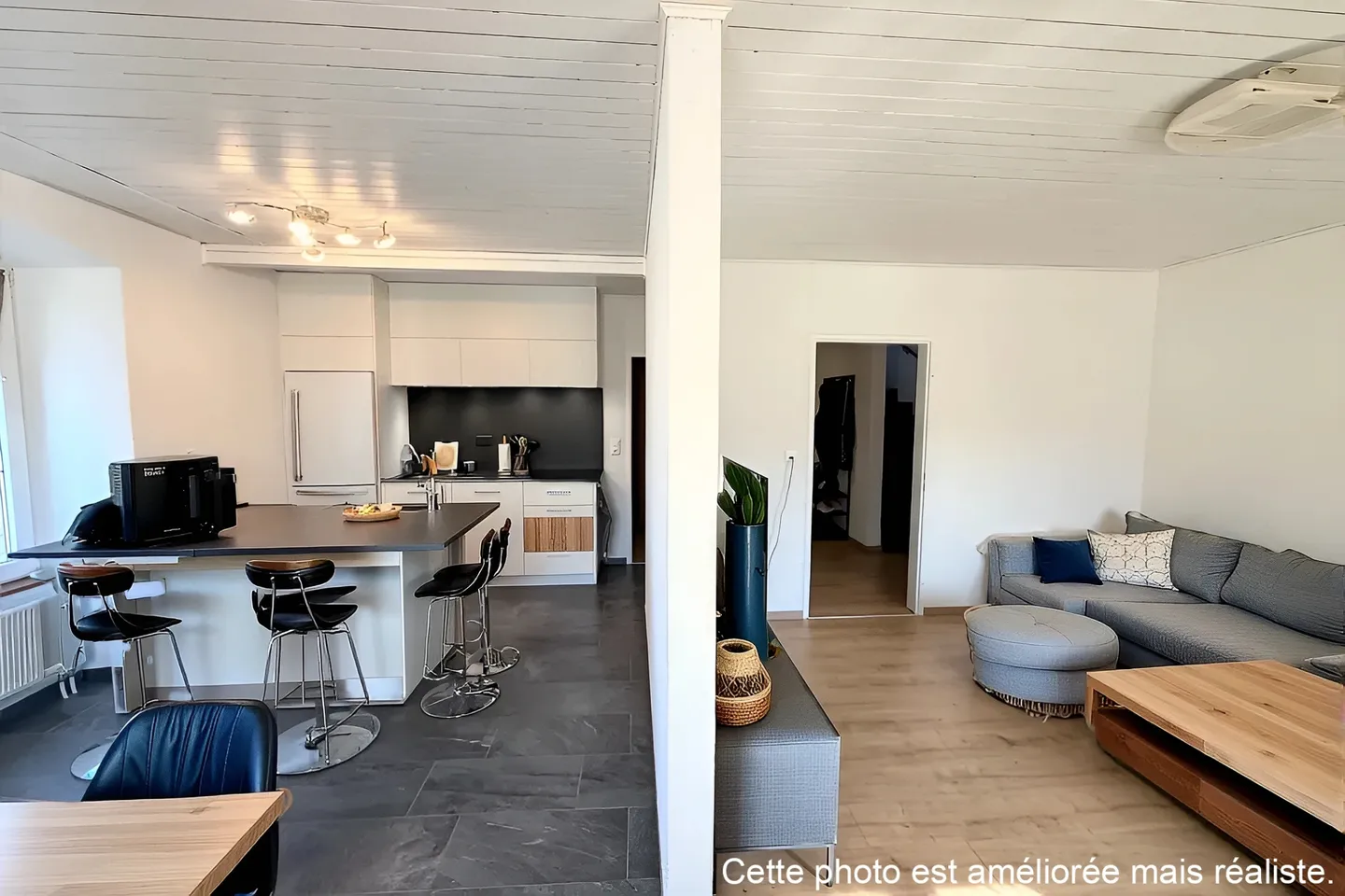 Charming Townhouse with Terrace - Photo 4 of 26