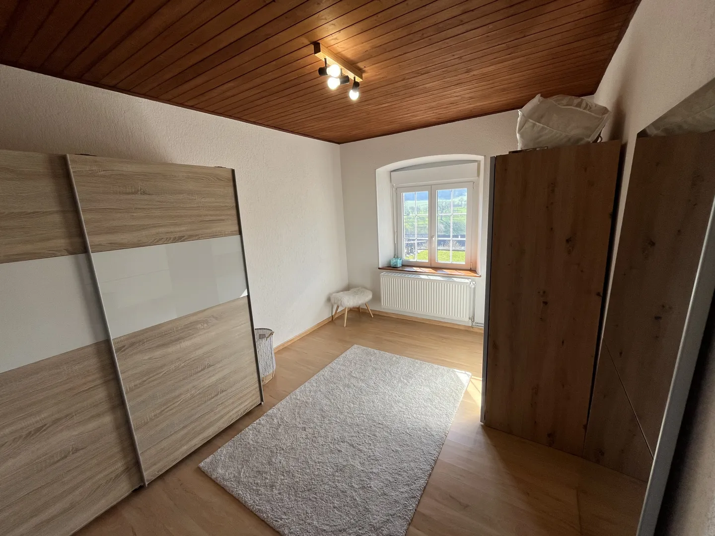 Charming Townhouse with Terrace - Photo 16 of 26