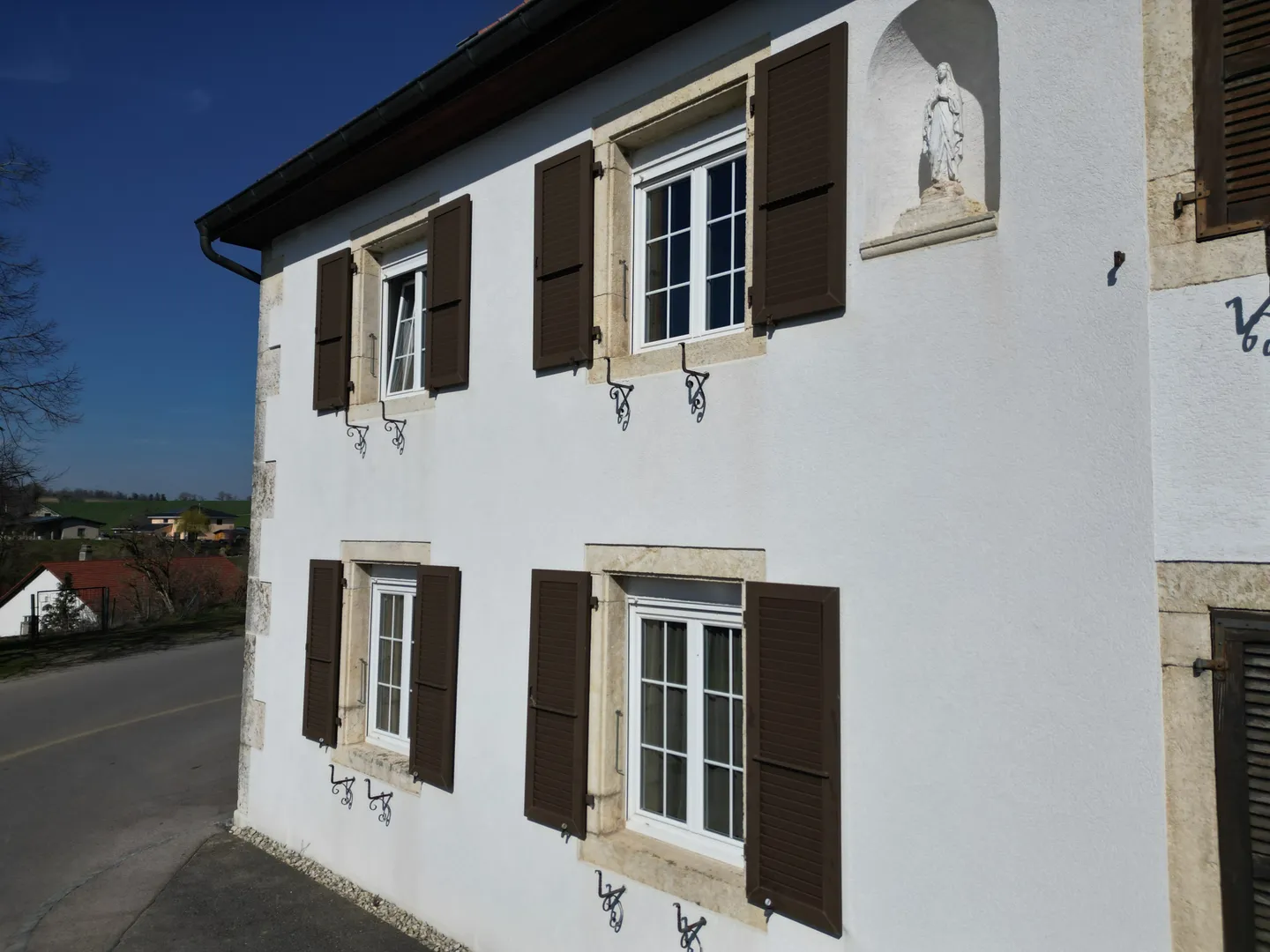 Charming Townhouse with Terrace - Photo 23 of 26