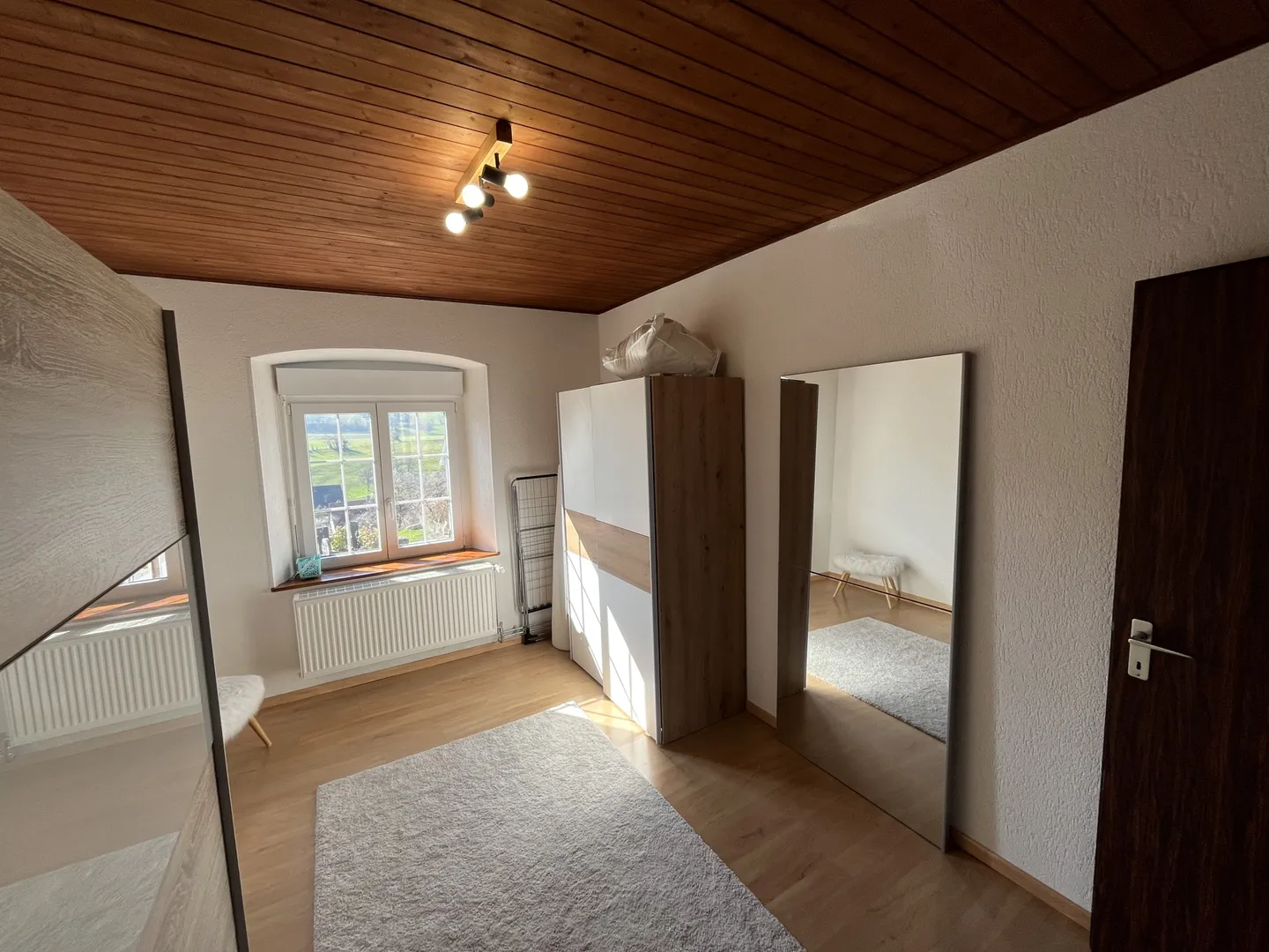 Charming Townhouse with Terrace - Photo 15 of 26