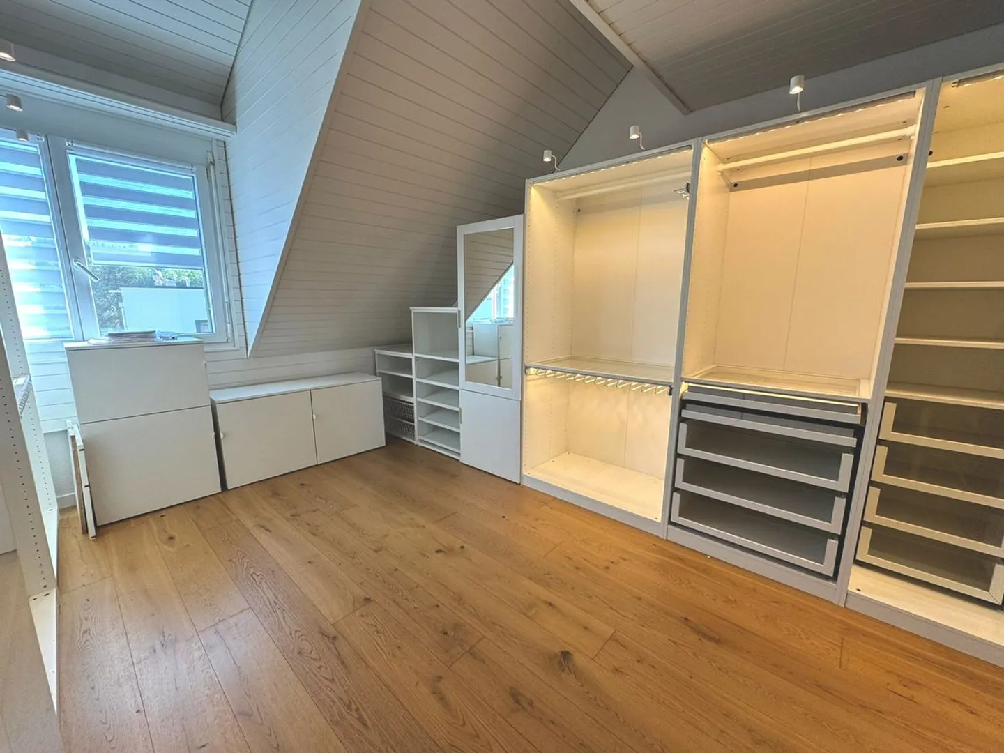 L'ÉLÉGANCE RENCONTRE LE CONFORT DE VIE - MAISON EXCLUSIVE AVEC JARDIN PRIVÉ - Photo 5 sur 13