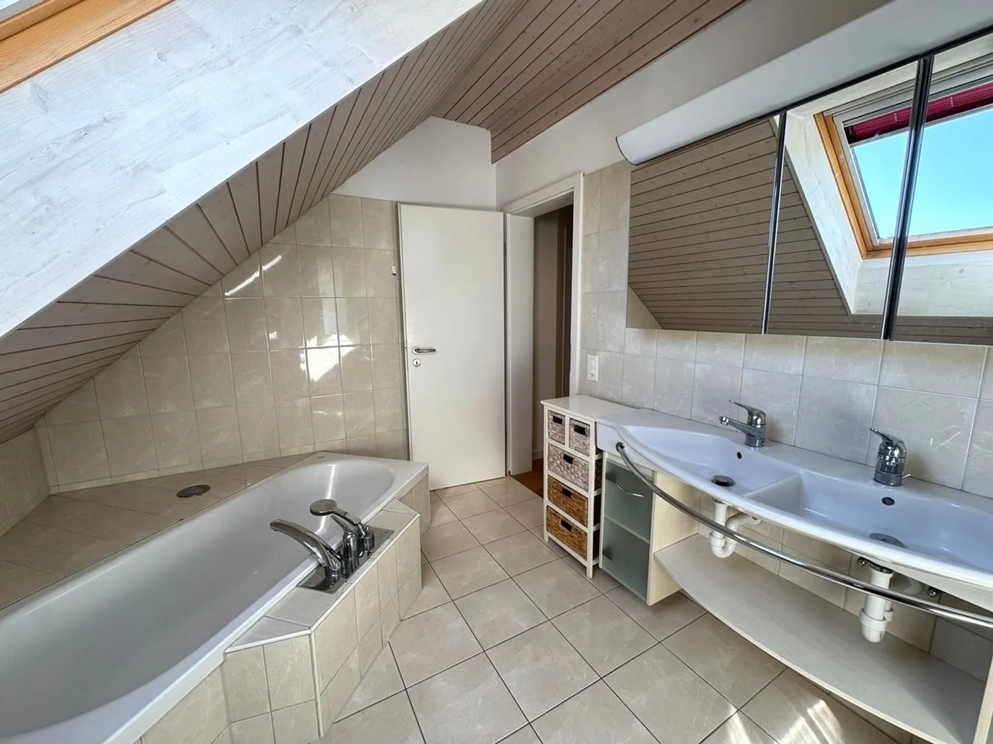 L'ÉLÉGANCE RENCONTRE LE CONFORT DE VIE - MAISON EXCLUSIVE AVEC JARDIN PRIVÉ - Photo 7 sur 13