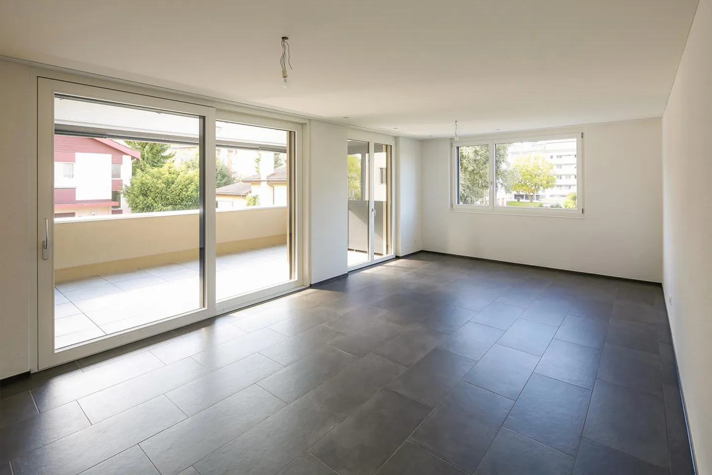 Modernes Apartment mit Balkon - Foto 1 von 3
