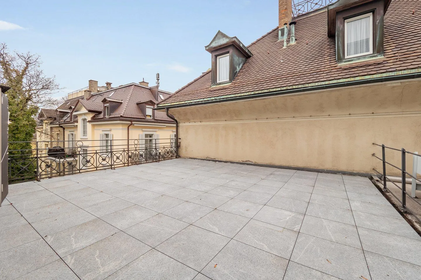 Sede commerciale completamente attrezzata per uso esclusivo direttamente alla stazione di Enge - Foto 2 di 12