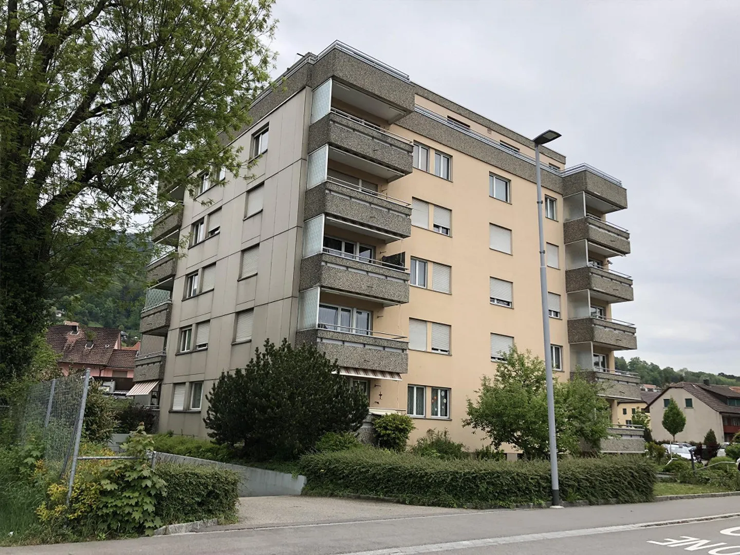 APPARTAMENTO PENTHOUSE 5 1/2 STANZE SOLEGGIATO E PANORAMICO IN AFFITTO - Foto 2 di 13