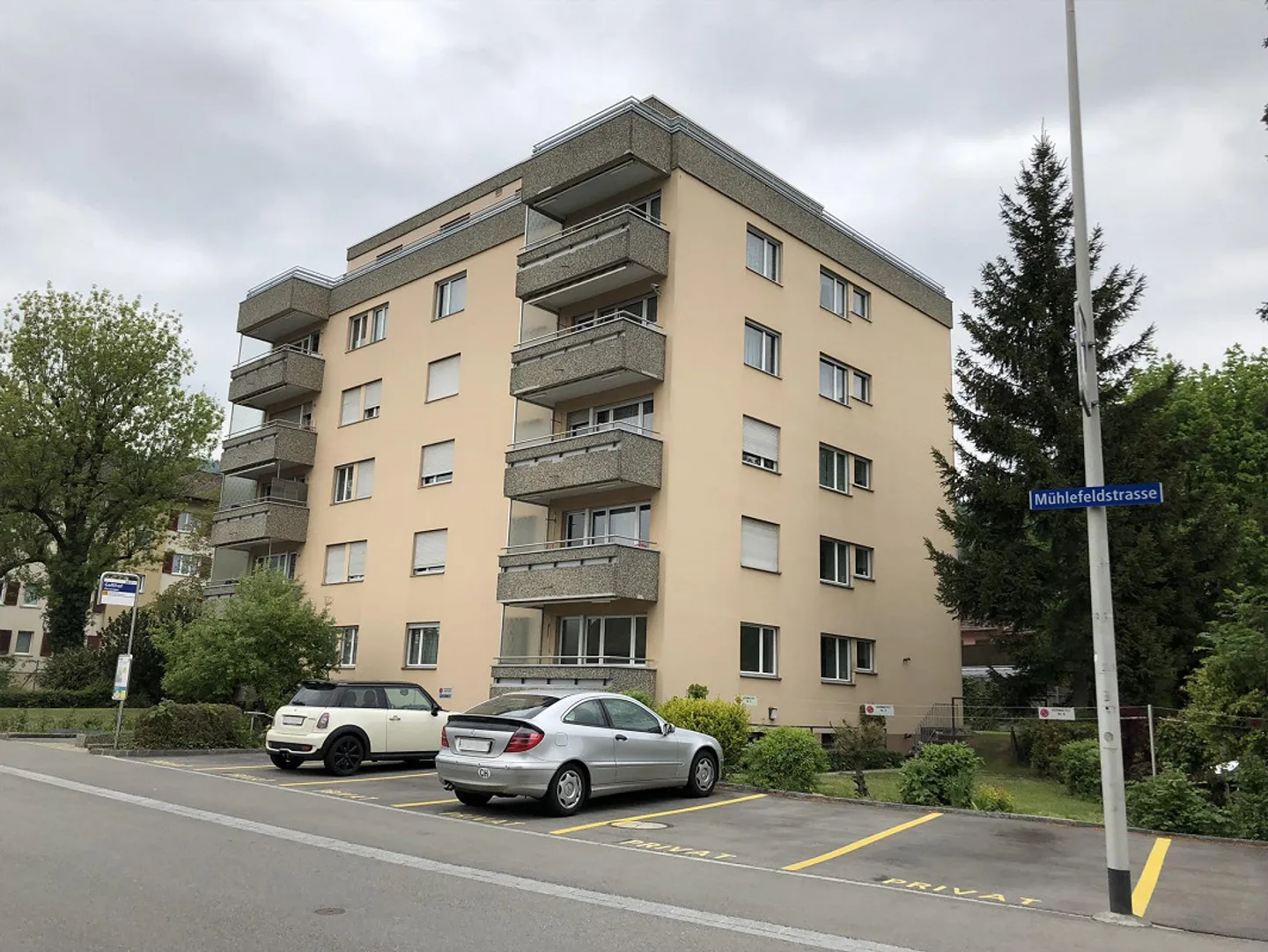 APPARTAMENTO PENTHOUSE 5 1/2 STANZE SOLEGGIATO E PANORAMICO IN AFFITTO - Foto 1 di 13