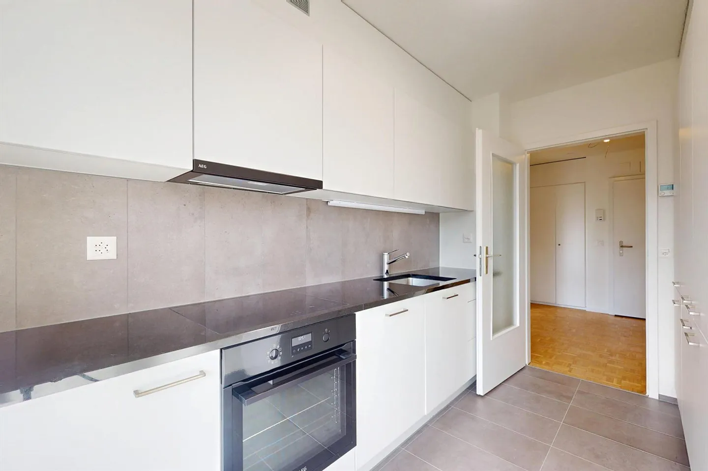 Renovated apartment in a quiet and green neighborhood - Photo 2 of 8