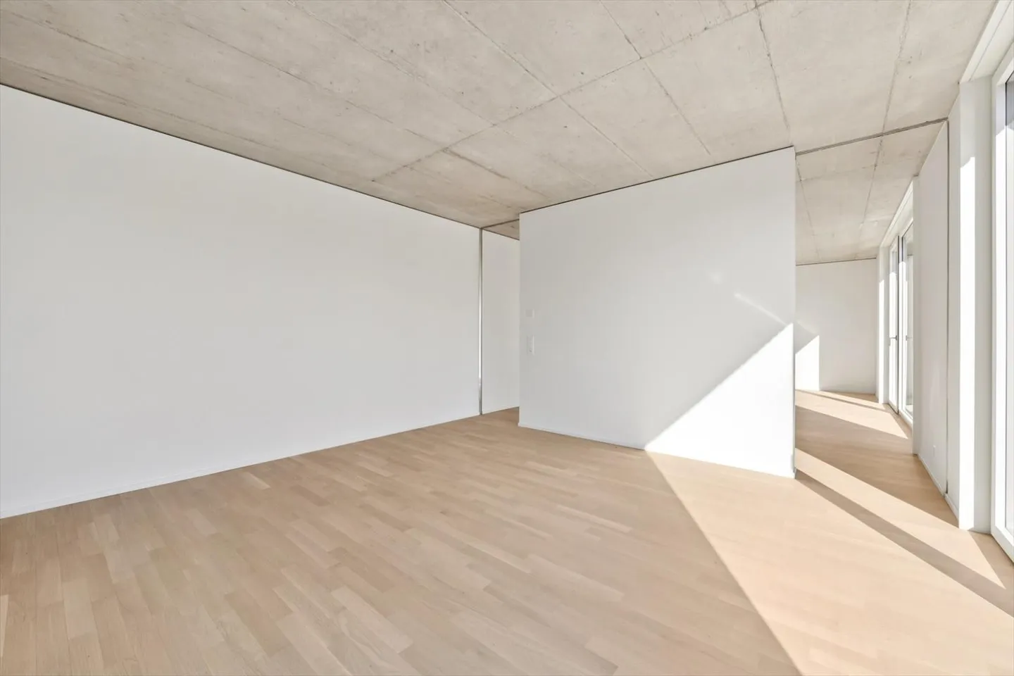 Modern penthouse apartment with character in urban district 6 - Photo 9 of 11