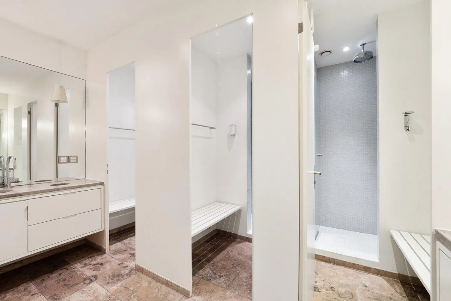 Sede commerciale completamente attrezzata per uso esclusivo direttamente alla stazione di Enge - Foto 11 di 12