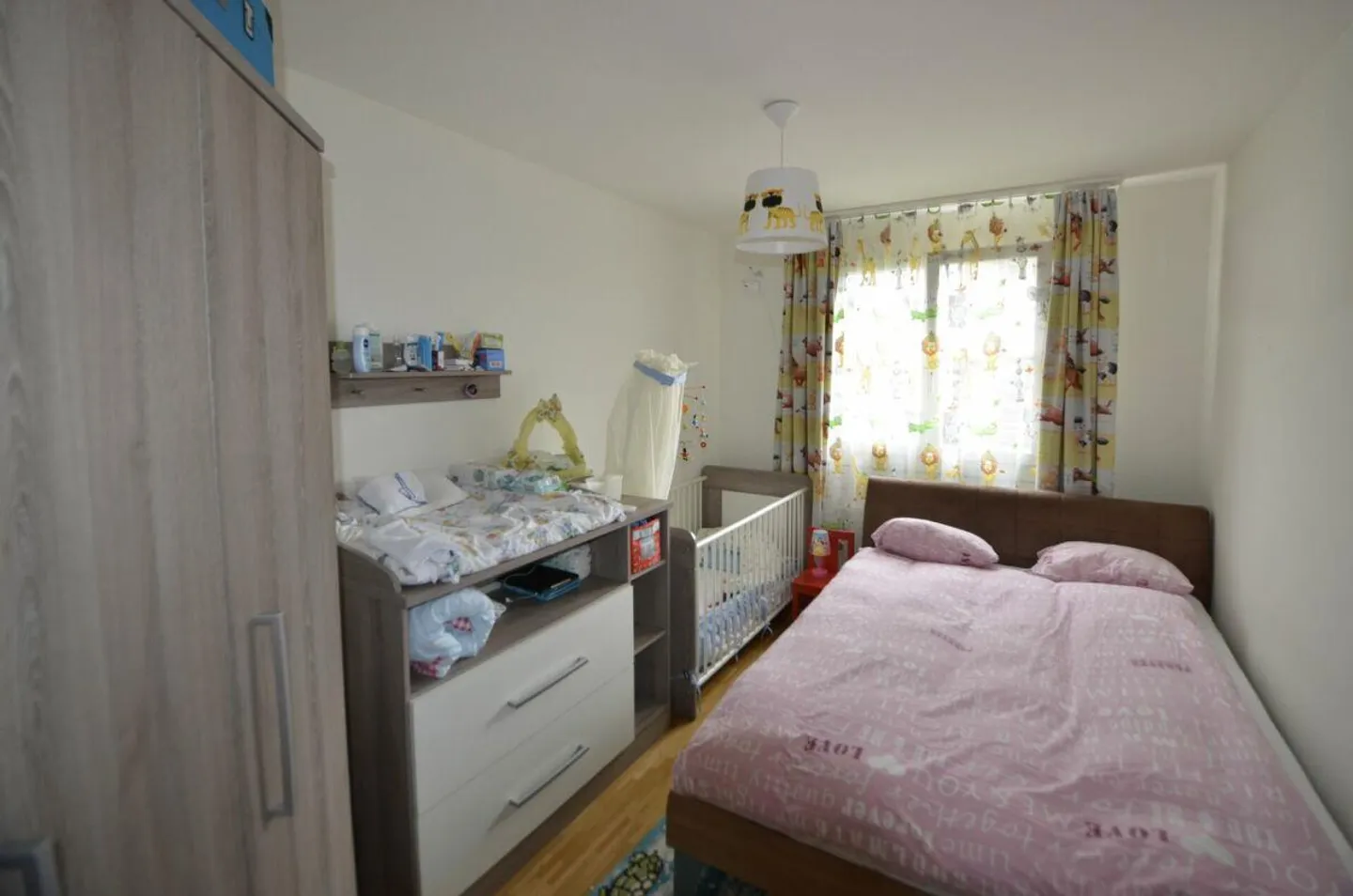 Appartement confortable de 4,5 pièces avec coin jardin privé - Photo 10 sur 11
