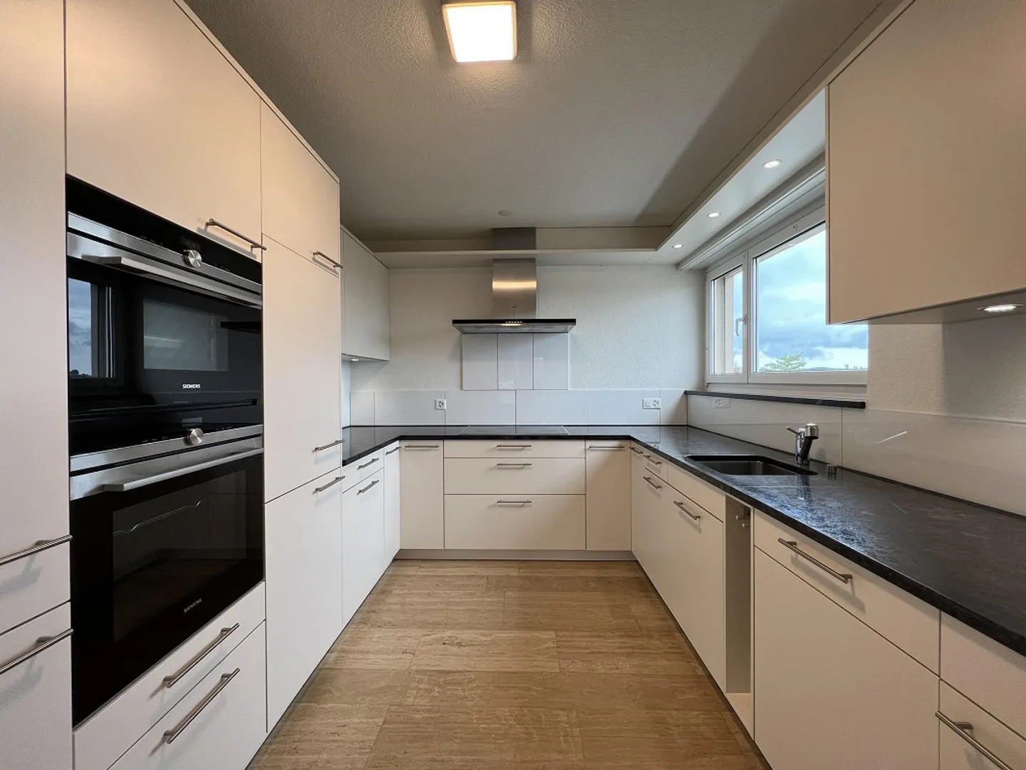 APPARTAMENTO PENTHOUSE 5 1/2 STANZE SOLEGGIATO E PANORAMICO IN AFFITTO - Foto 7 di 13