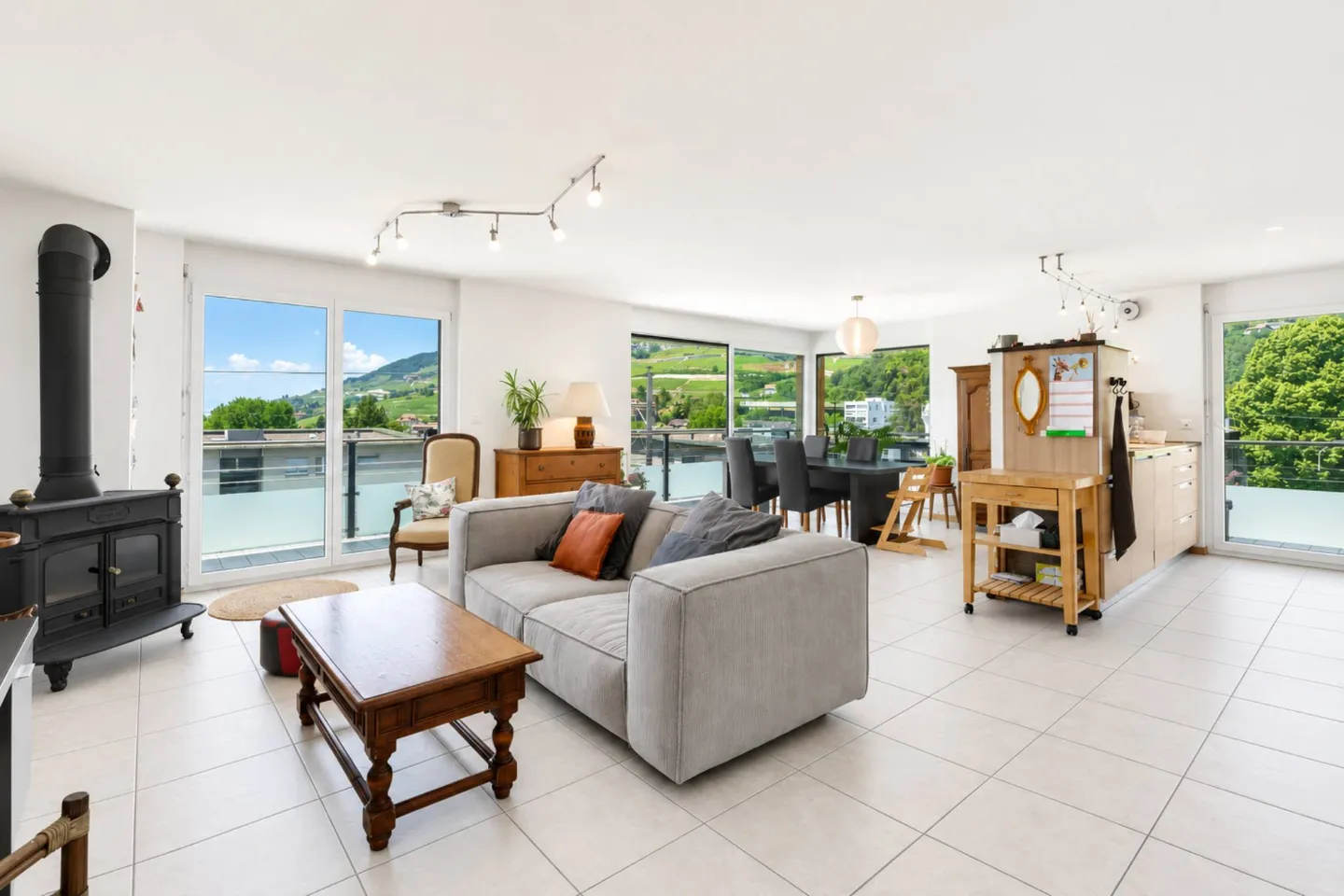 Appartement spacieux de 4,5 pièces dans un environnement calme et verdoyant - Photo 1 sur 11