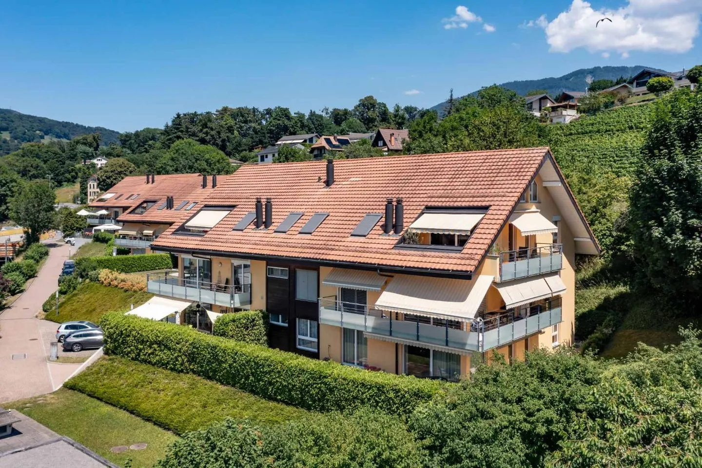 Appartement spacieux de 4,5 pièces dans un environnement calme et verdoyant - Photo 2 sur 11