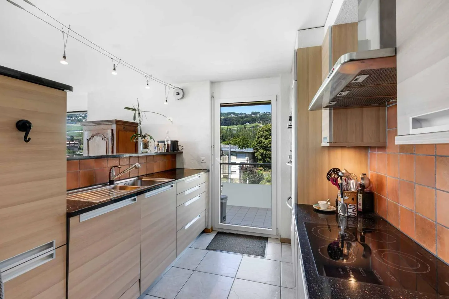 Appartement spacieux de 4,5 pièces dans un environnement calme et verdoyant - Photo 9 sur 11