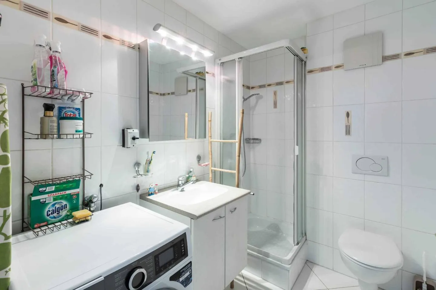 Appartement spacieux de 4,5 pièces dans un environnement calme et verdoyant - Photo 10 sur 11