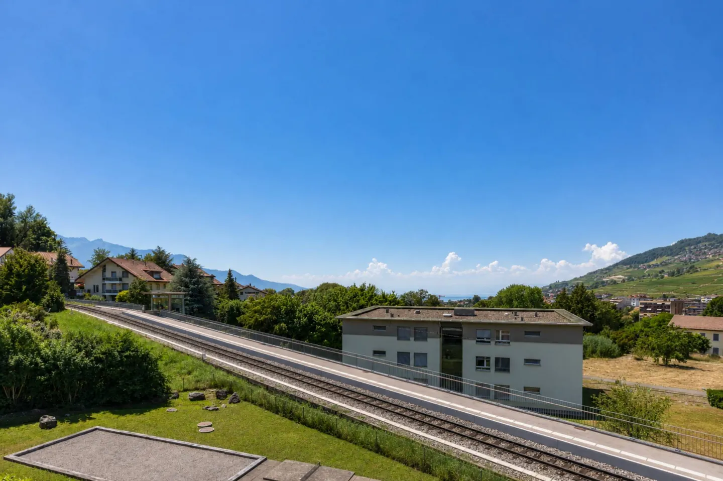 Appartement spacieux de 4,5 pièces dans un environnement calme et verdoyant - Photo 11 sur 11
