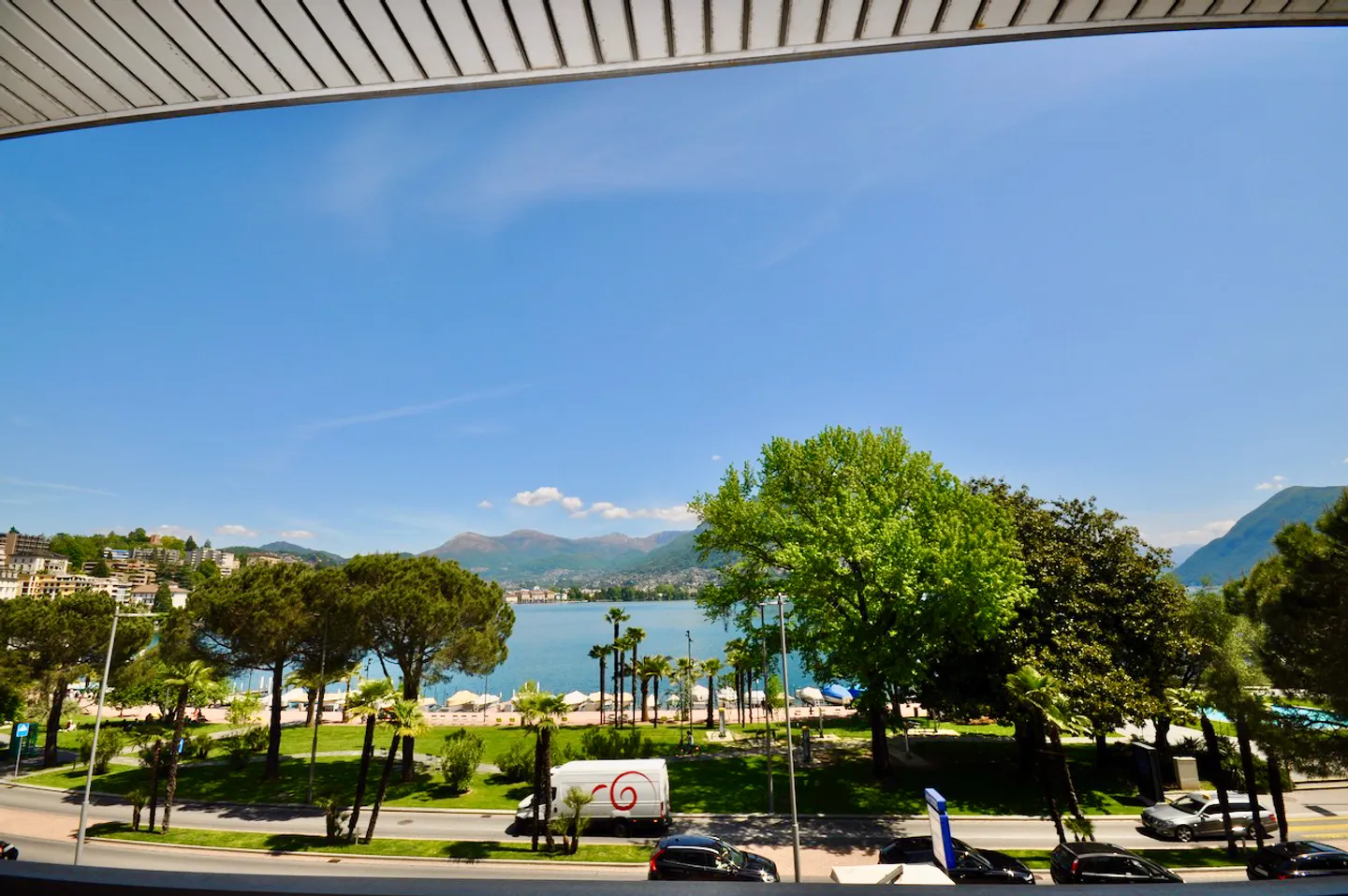 Appartement de luxe avec vue sur le lac de Lugano en première ligne à Paradiso - Photo 2 sur 12