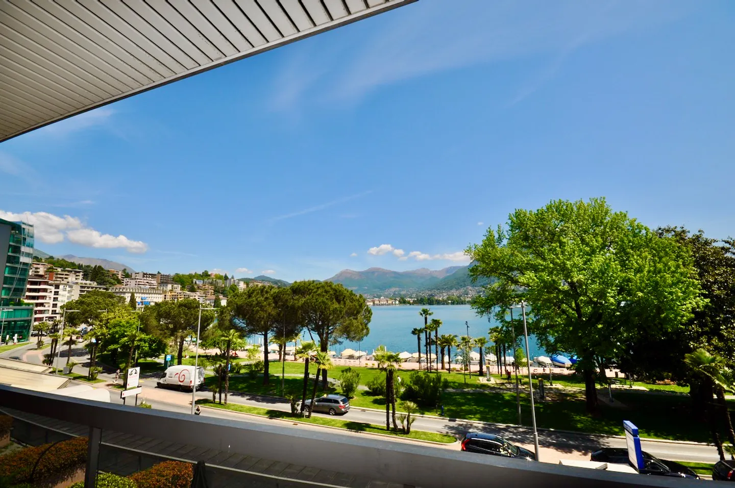 Appartement de luxe avec vue sur le lac de Lugano en première ligne à Paradiso - Photo 3 sur 12