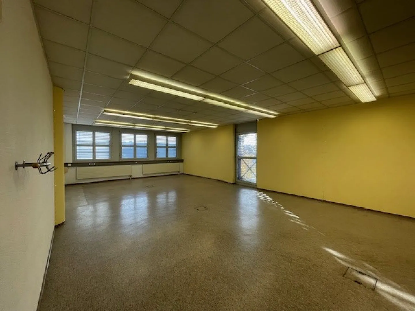 Ufficio e spazio commerciale in affitto nella zona di Rapperswil! - Foto 1 di 6