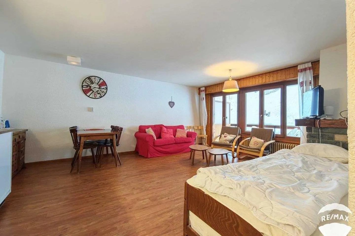 Wohnung mit 2,5 Zimmern, Swimmingpool und großem Carnotzet - Foto 3 von 13