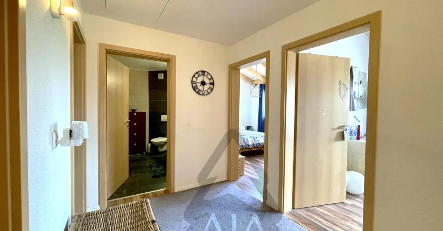 Cudrefin (nur einen Steinwurf vom See entfernt), sehr schöne Doppelhaushälfte mit 5,5 Zimmern und Garten - Foto 12 von 18