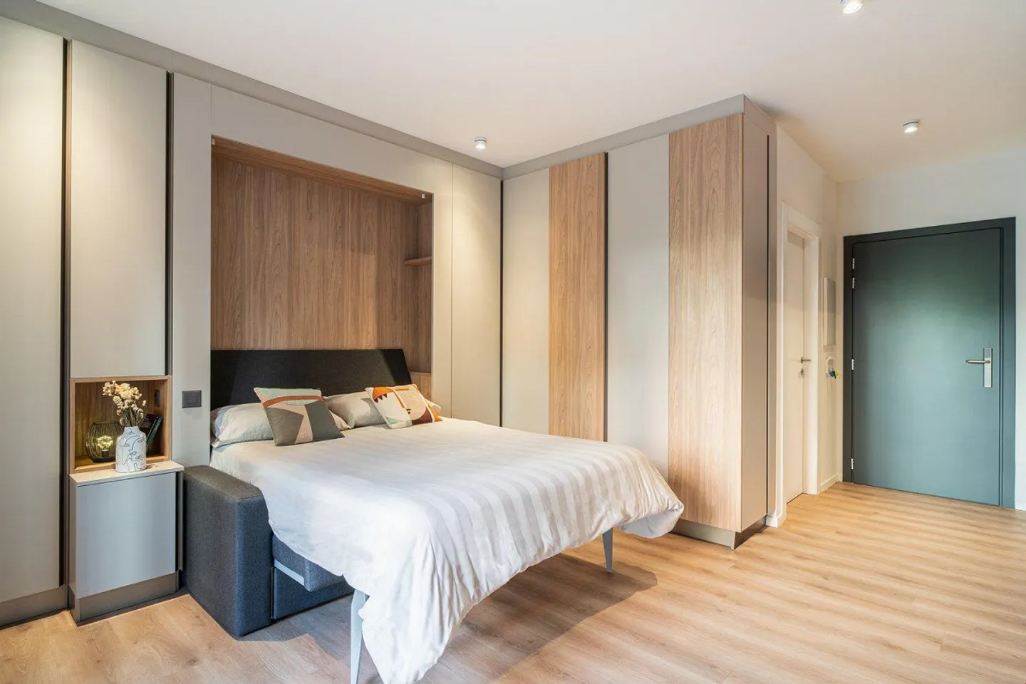 Centrally Located Apartment - Photo 10 of 11