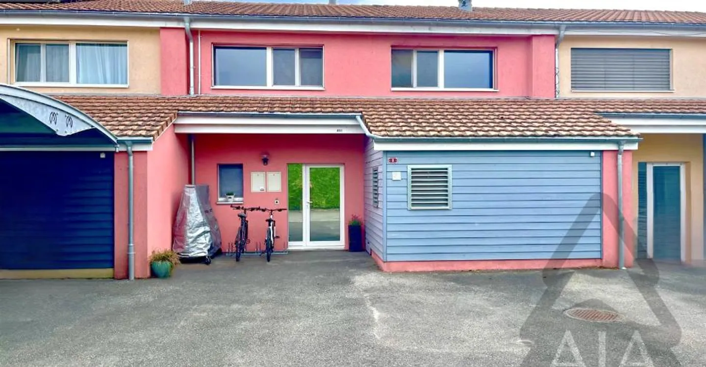 Cudrefin (nur einen Steinwurf vom See entfernt), sehr schöne Doppelhaushälfte mit 5,5 Zimmern und Garten - Foto 1 von 18
