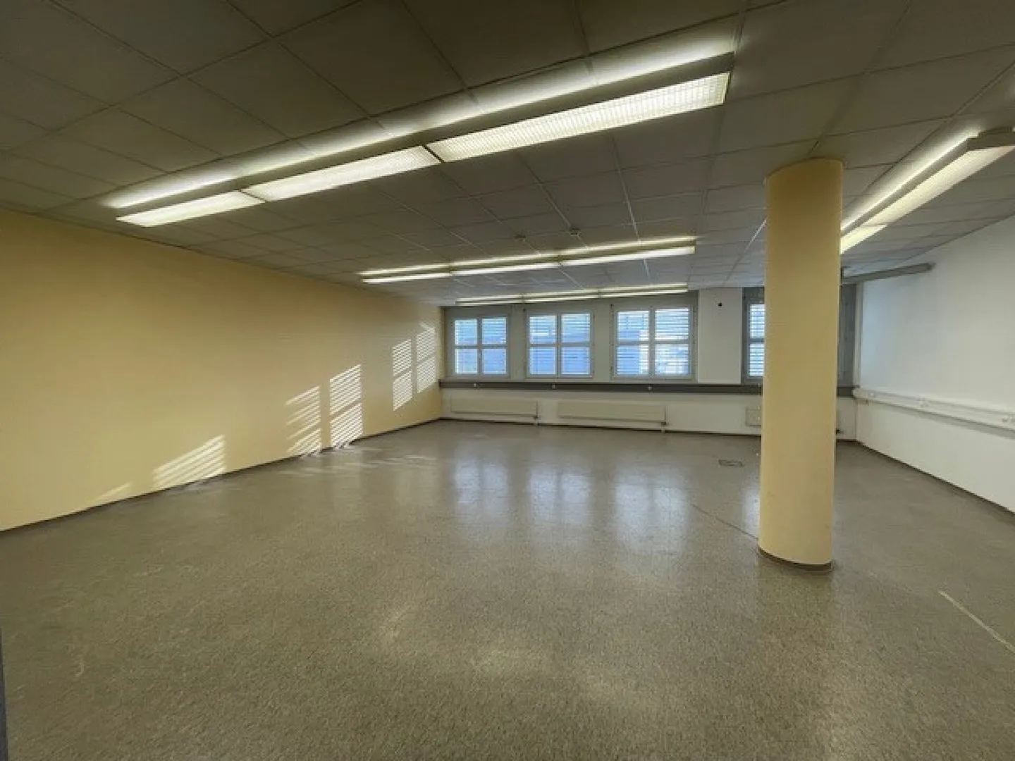 Ufficio e spazio commerciale in affitto nella zona di Rapperswil! - Foto 2 di 6