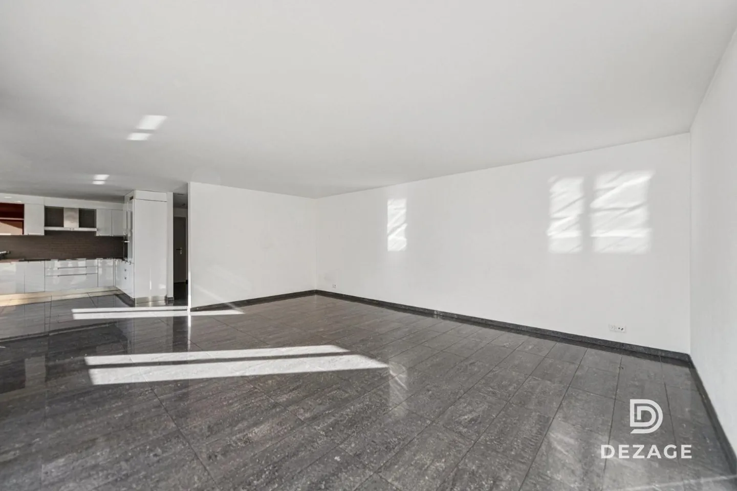 Spacious Apartment with Balcony - Photo 3 of 13