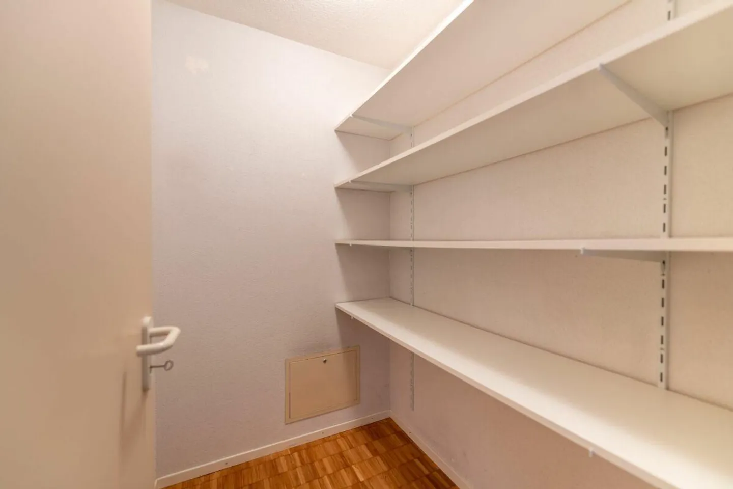 Charming 2.5-room apartment with cozy veranda - Photo 9 of 16