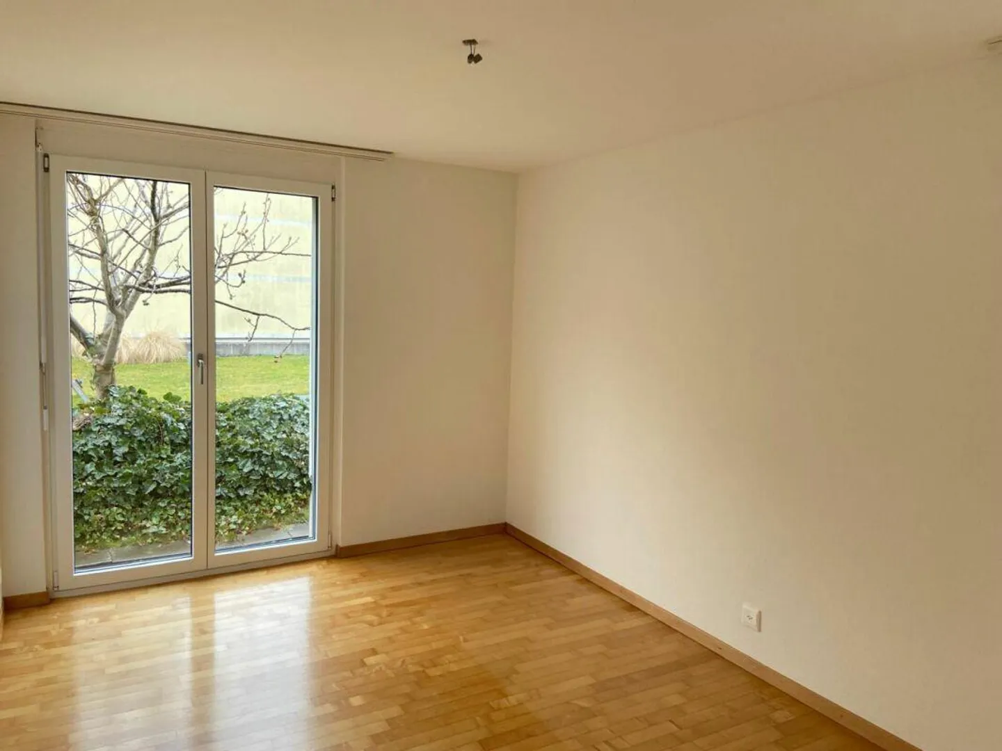 Ground floor apartment with lake view - Exclusive location between lake and ski area - Photo 7 of 13