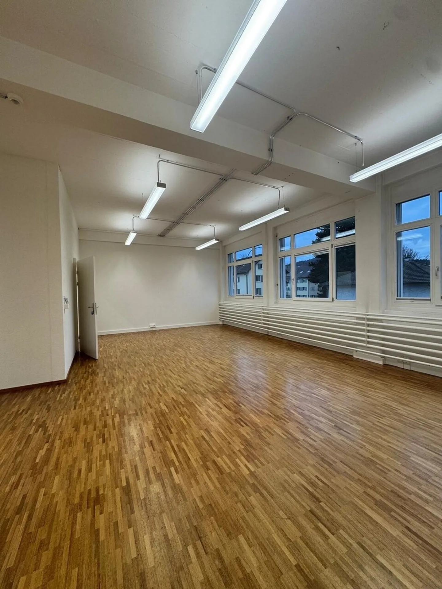 Geräumiges Büro mit Balkon - Foto 7 von 11