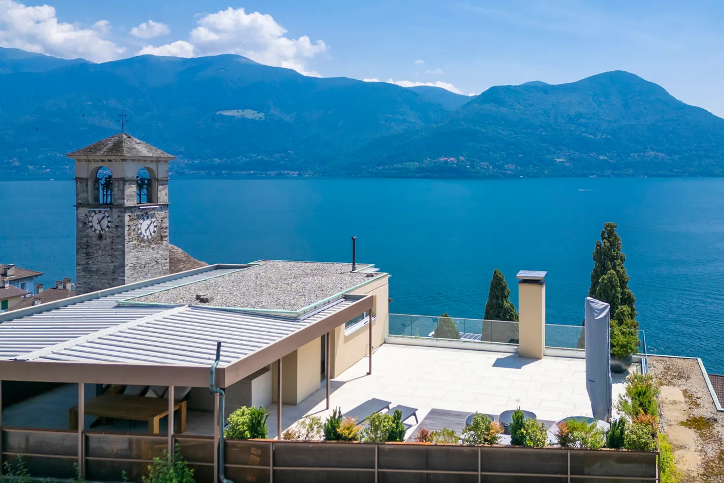 Furnished duplex penthouse with views of Lake Maggiore - Photo 2 of 15