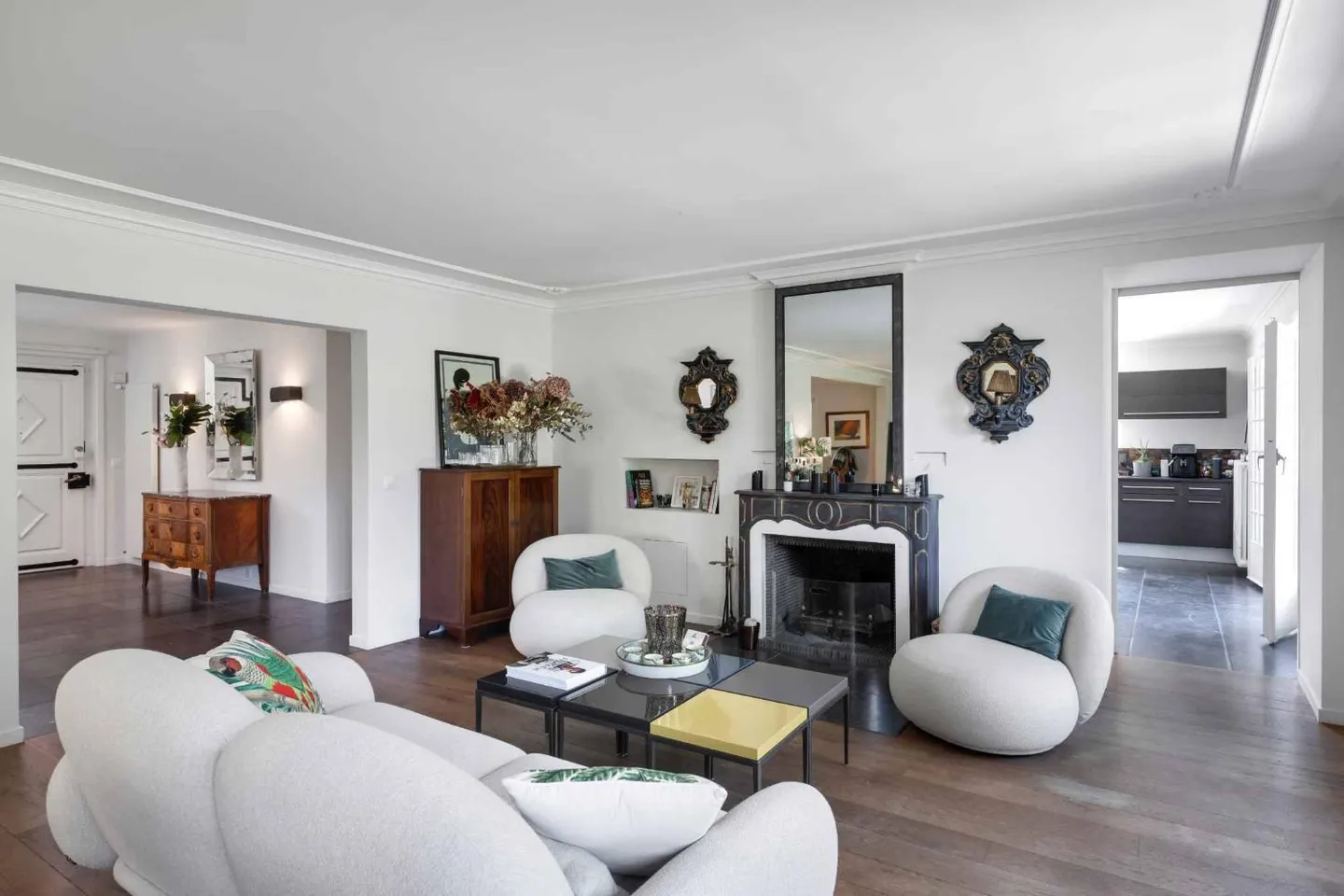 Beautiful property with 7.5 rooms in the heart of a highly sought-after area in Saint-Légier - Photo 3 of 10