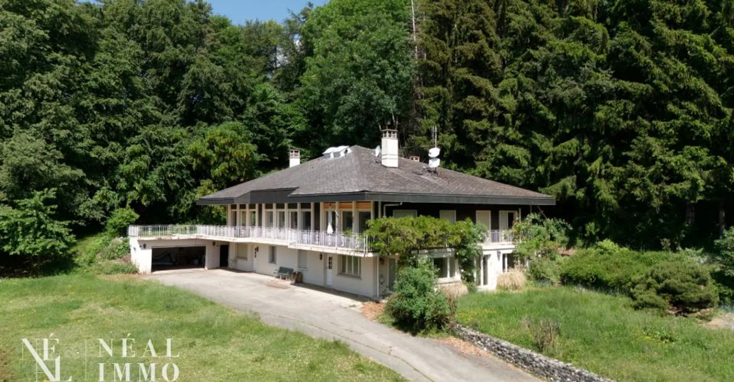 10-room House - Photo 1 of 20