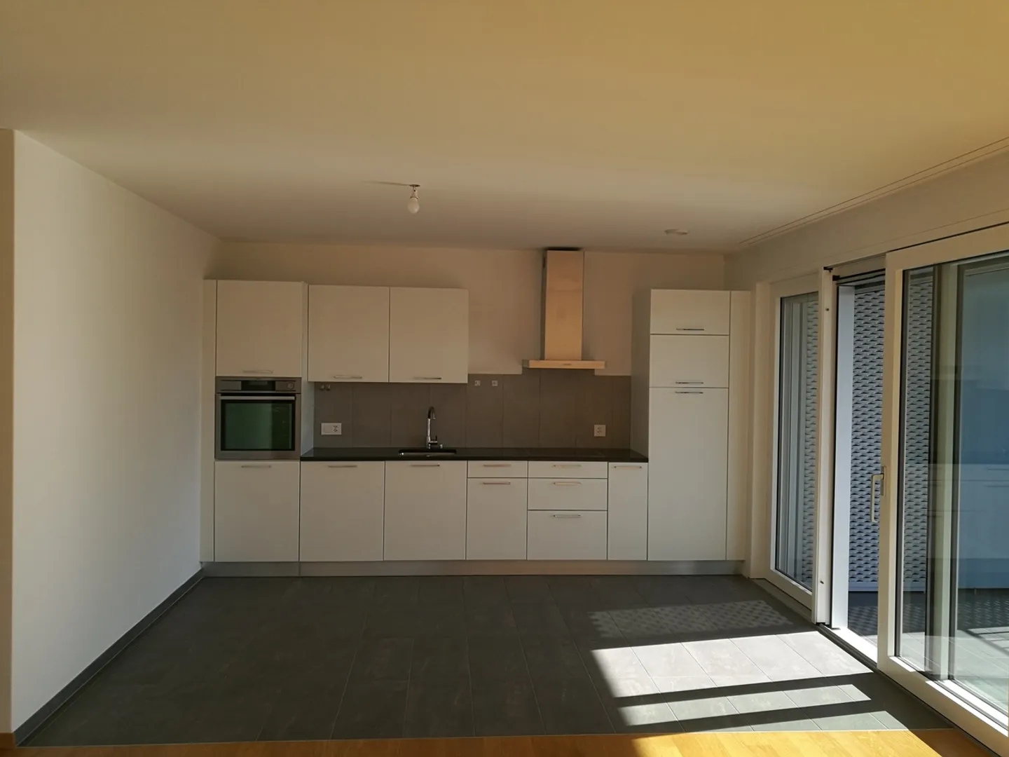 Magnifico appartamento di 4,5 locali al 2° piano con ampio balcone - Foto 5 di 8