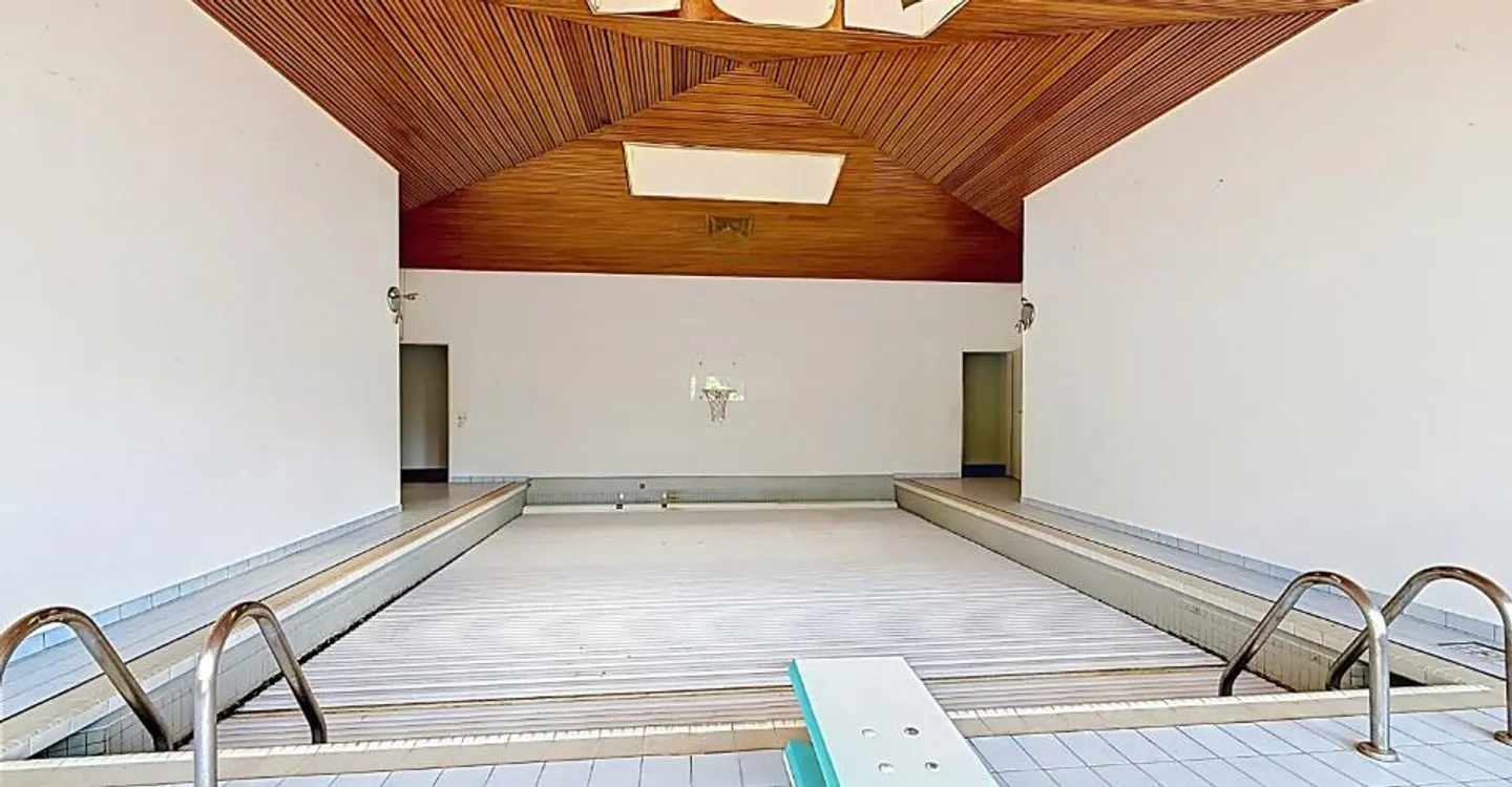 10-room House - Photo 9 of 20