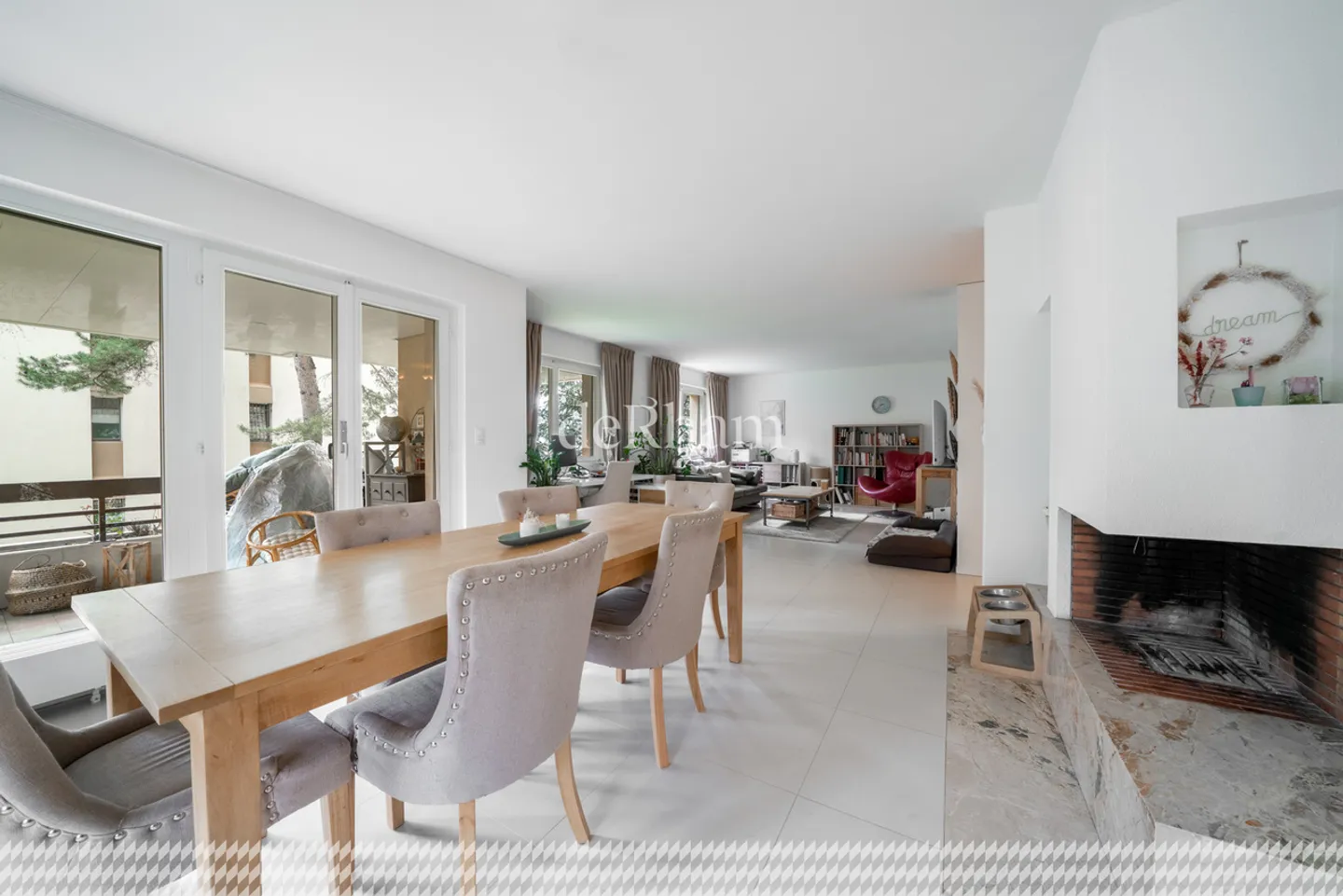 Apartment with 3.5 rooms and 135 m2 with garden - Photo 2 of 13