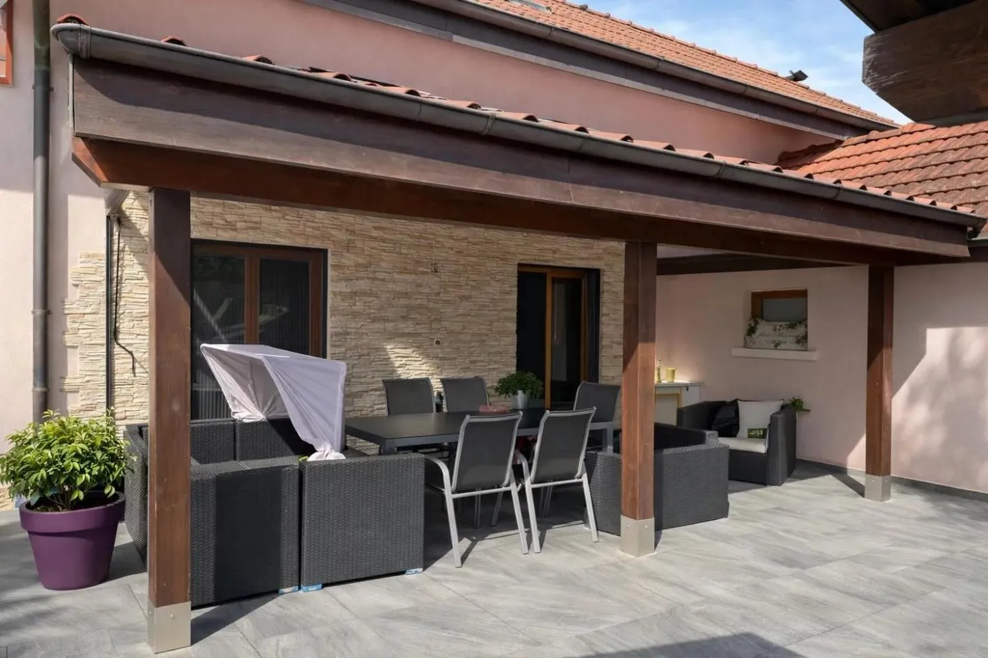 Single-family house with 190m2 and swimming pool - Photo 3 of 10