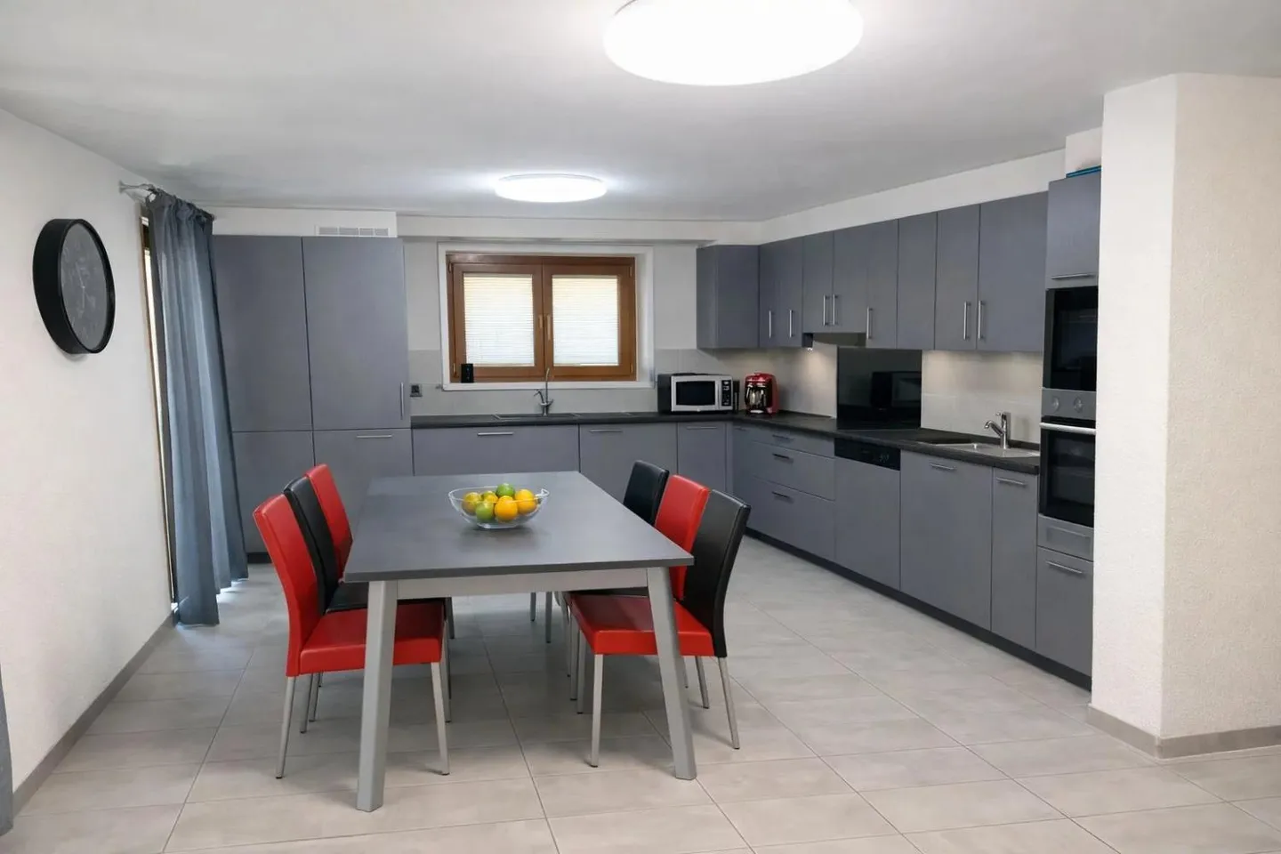 Single-family house with 190m2 and swimming pool - Photo 1 of 10