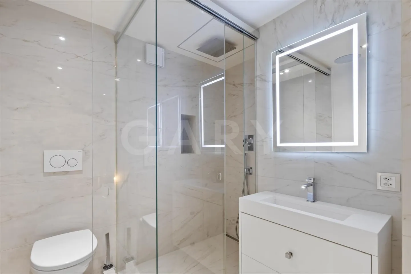 Magnificent prestige apartment with terrace - Photo 11 of 12