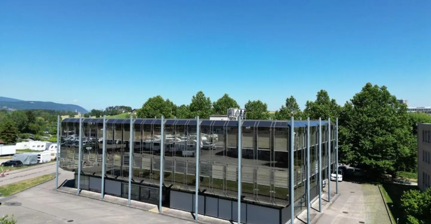 St-Blaise, spazio commerciale di 50 m2 con posti auto - Foto 1 di 4