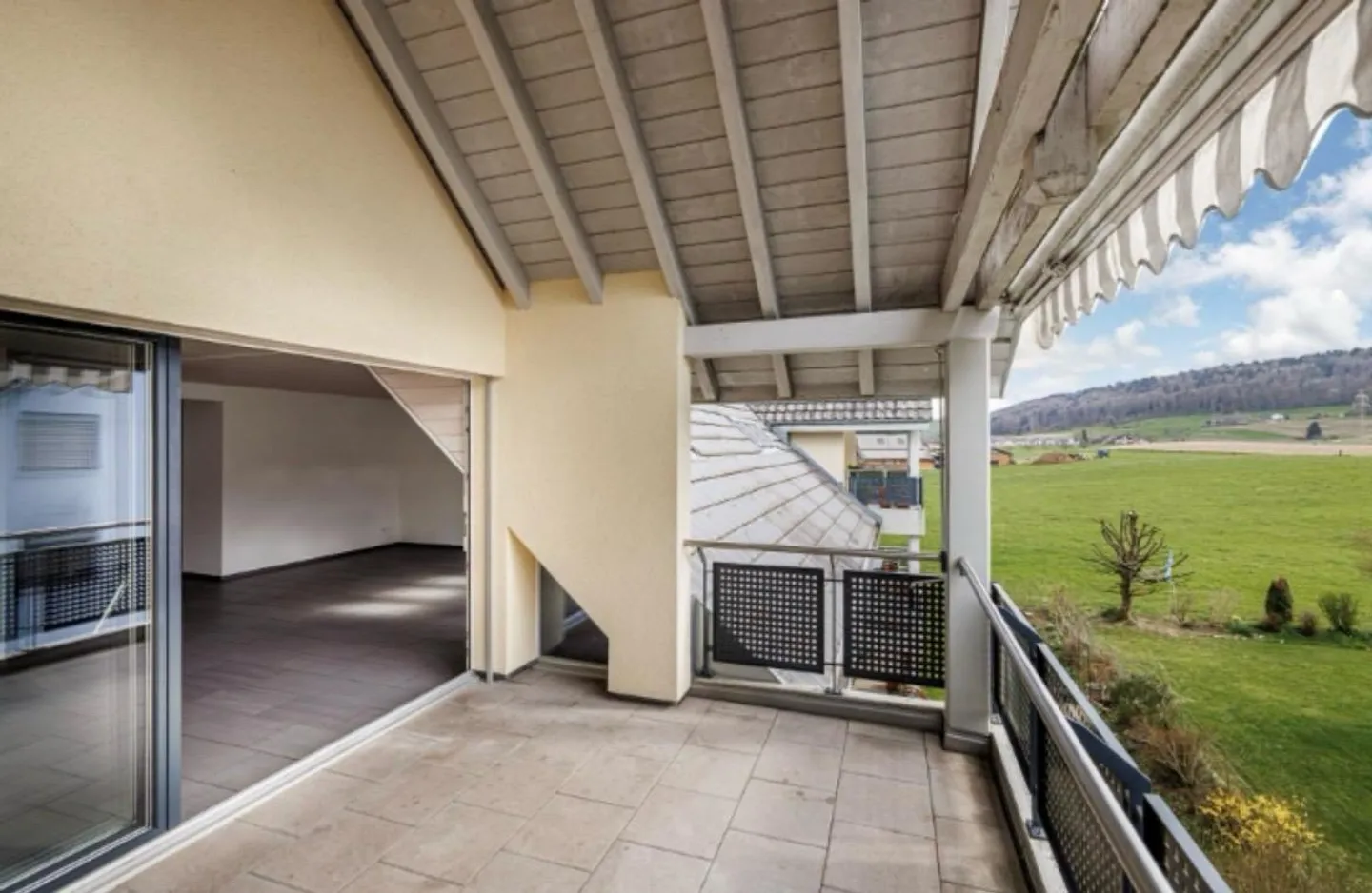 3.5 room apartment with large attic - Photo 1 of 9