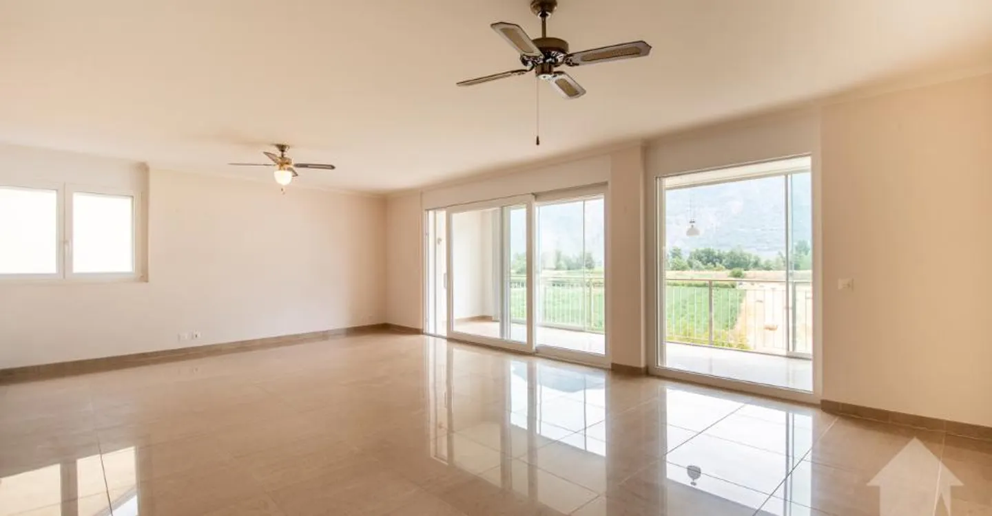 Spacious crossing apartment in the Bains de Saillon - Photo 3 of 11